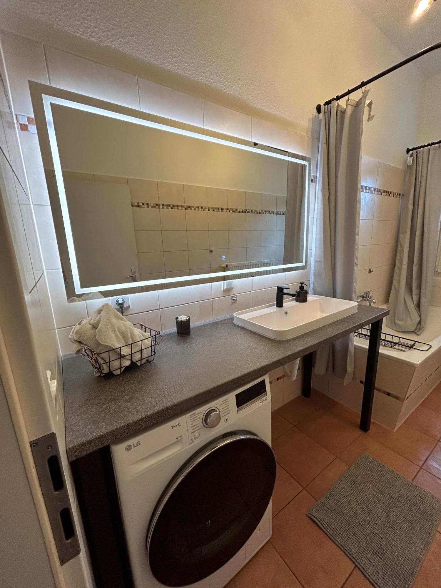 Mintara Komfort Apartment Mit Grill -Terrasse, Sky Und Parkplatz Магдебург Екстериор снимка